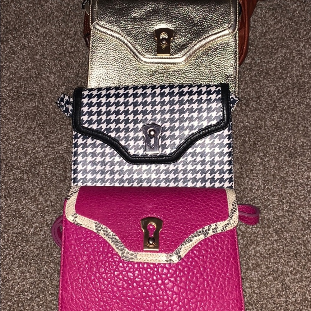 Me Char fold closure lock purse